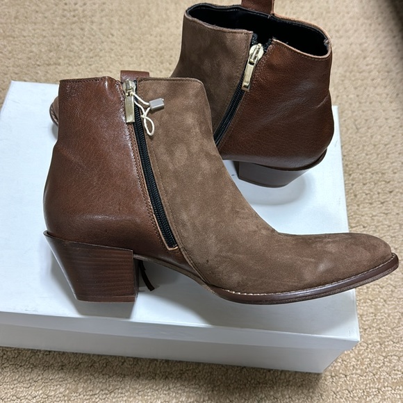 NIB Anna Rita N Brown Fringe ankle booties - Picture 7 of 12